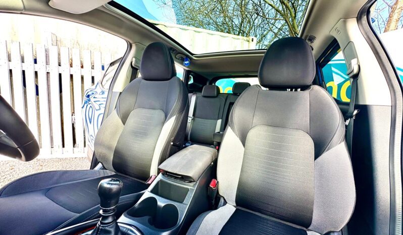Nissan Qashqai 1.5 dCi N-Connecta, 2017, Manual, 5 Door Hatchback full