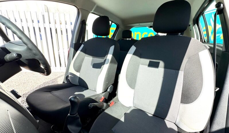 Dacia Sandero 1.2 16v Ambiance, 2016, Manual, 5 Door Hatchback full
