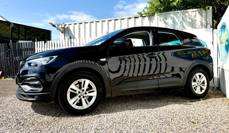 Vauxhall Grandland X 1.6 CDTi SE ecoTEC BlueInjection S (s/s), 2018, Manual, 5 Door Hatchback full