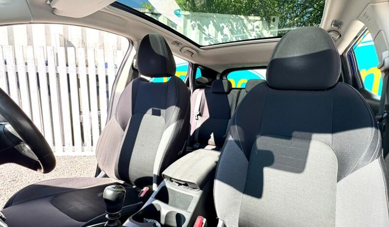 Nissan Qashqai 1.5 dCi N-Connecta, 2017, Manual, 5 Door Hatchback full