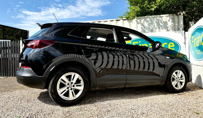 Vauxhall Grandland X 1.6 CDTi SE ecoTEC BlueInjection S (s/s), 2018, Manual, 5 Door Hatchback full