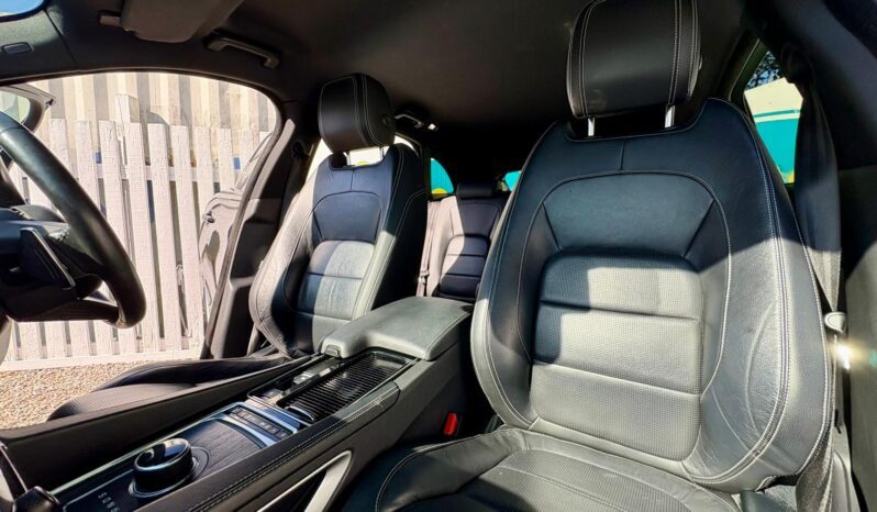 Jaguar F-Pace 2.0 i4D R-Sport AWD (s/s), 2017, Automatic, 5 Door Estate full