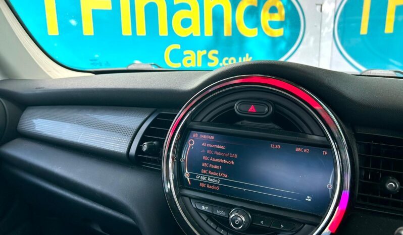 Mini Hatch 1.5 TD Cooper D Series II (s/s), 2018, Manual, 5 Door Hatchback full