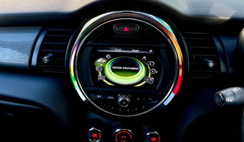 Mini Hatch 1.5 TD Cooper D (Chili) (s/s), 2015, Automatic, 5 Door Hatchback full