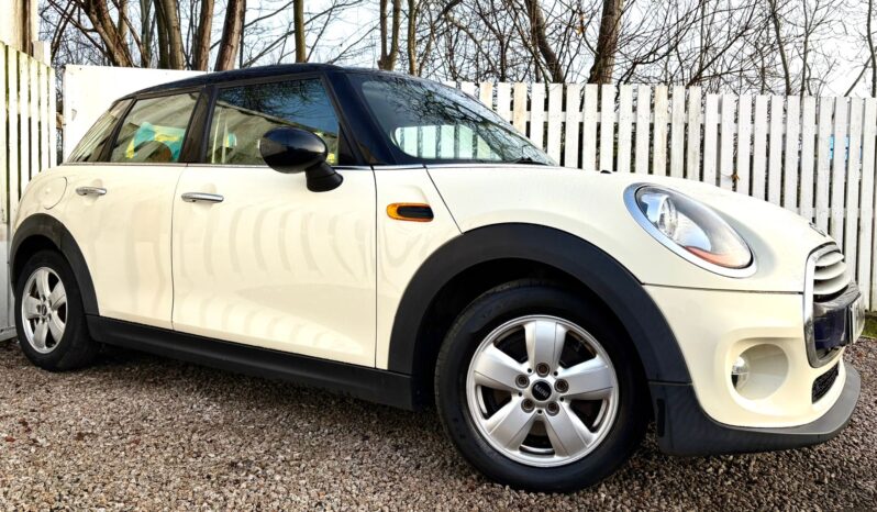 Mini Hatch 1.5 TD Cooper D (Chili) (s/s), 2015, Automatic, 5 Door Hatchback full