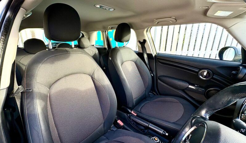 Mini Hatch 1.5 TD Cooper D (Chili) (s/s), 2015, Automatic, 5 Door Hatchback full