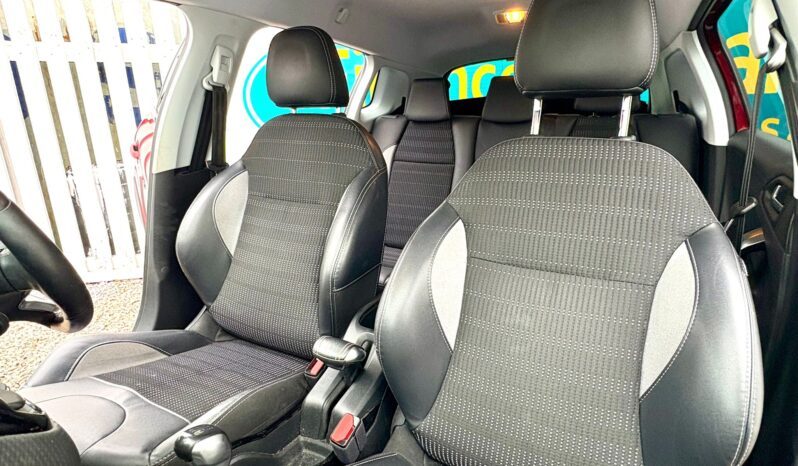 Peugeot 2008 SUV 1.2 PureTech Allure, 2017, Manual, 5 Door Hatchback full