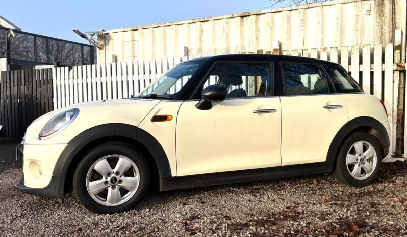 Mini Hatch 1.5 TD Cooper D (Chili) (s/s), 2015, Automatic, 5 Door Hatchback full