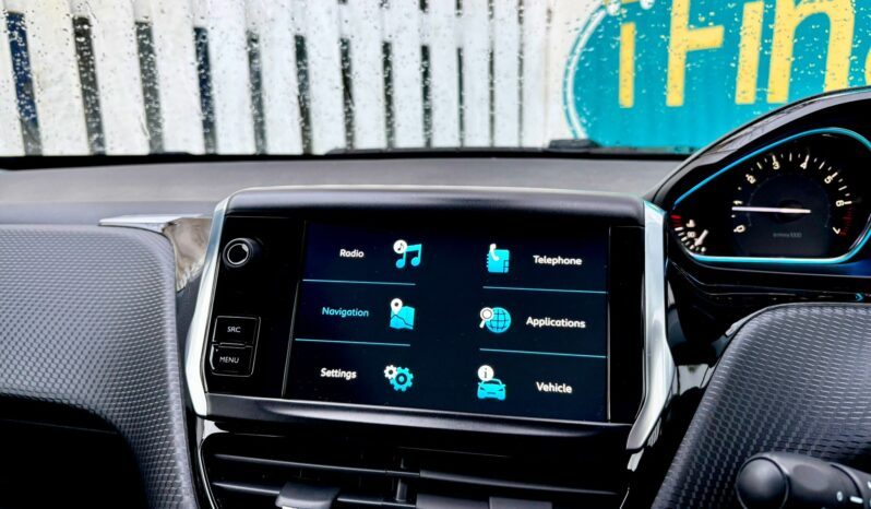 Peugeot 2008 SUV 1.2 PureTech Allure Premium (s/s), 2018, Manual, 5 Door Hatchback full