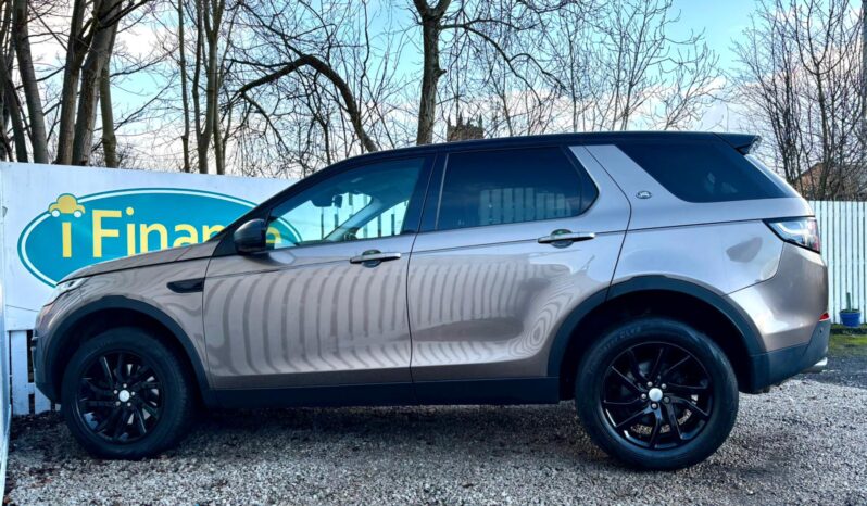 Land Rover Discovery Sport 2.0 TD4 SE Tech AWD (s/s) 7 Seater, 2017, Manual, 5 Door Estate full