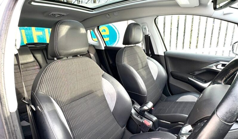 Peugeot 2008 SUV 1.2 PureTech Allure Premium (s/s), 2018, Manual, 5 Door Hatchback full