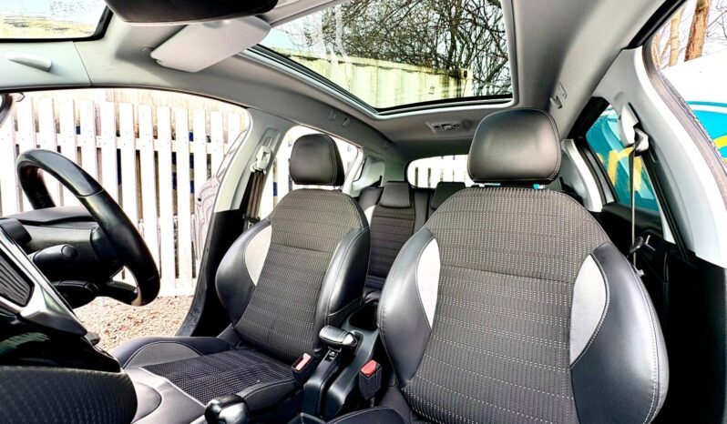 Peugeot 2008 SUV 1.2 PureTech Allure Premium (s/s), 2018, Manual, 5 Door Hatchback full