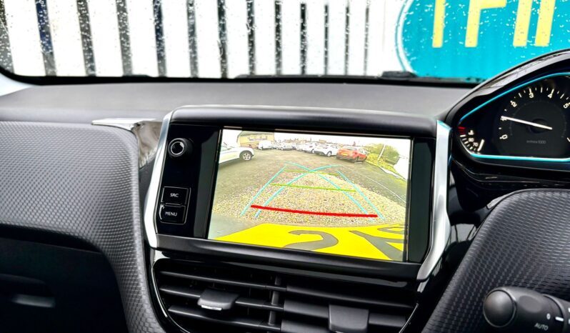 Peugeot 2008 SUV 1.2 PureTech Allure Premium (s/s), 2018, Manual, 5 Door Hatchback full