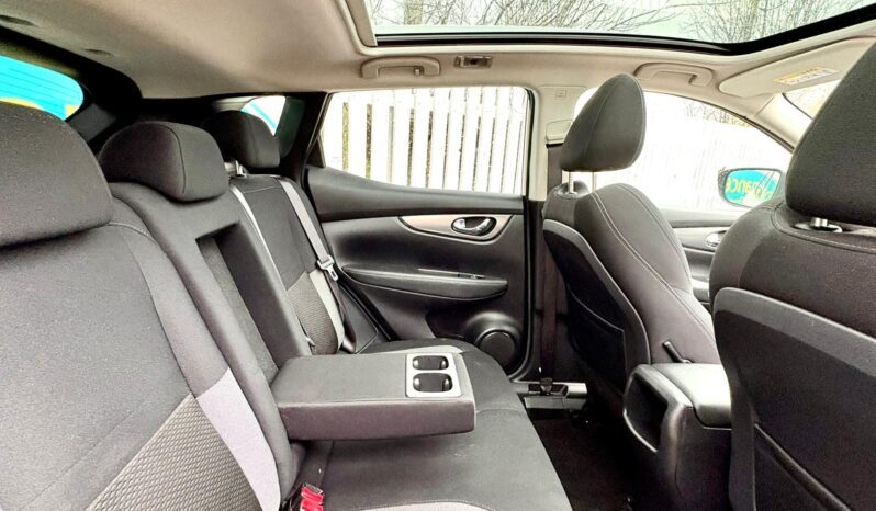 Nissan Qashqai 1.3 DIG-T N-Connecta, 2019, Manual, 5 Door Hatchback full