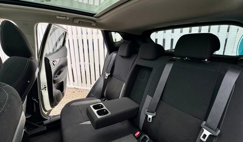 Nissan Qashqai 1.3 DIG-T N-Connecta, 2019, Manual, 5 Door Hatchback full