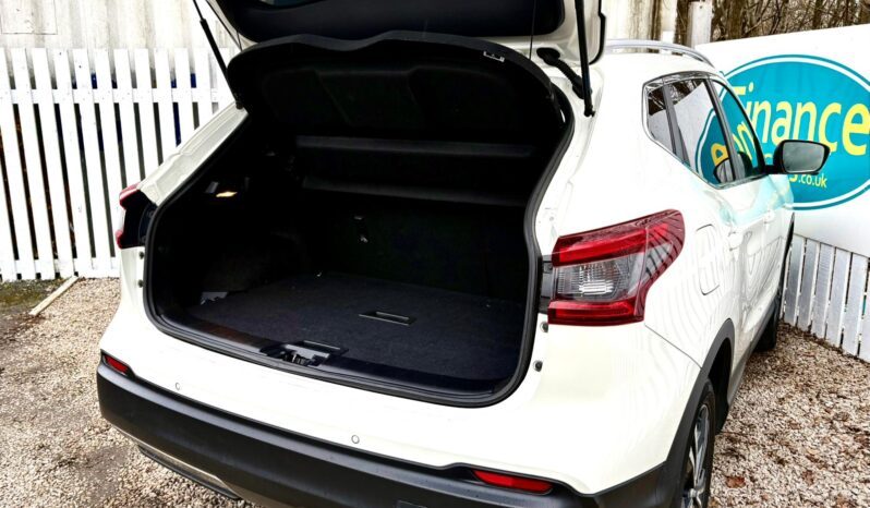 Nissan Qashqai 1.3 DIG-T N-Connecta, 2019, Manual, 5 Door Hatchback full