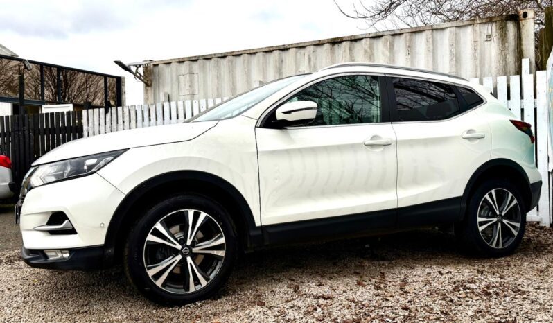 Nissan Qashqai 1.3 DIG-T N-Connecta, 2019, Manual, 5 Door Hatchback full