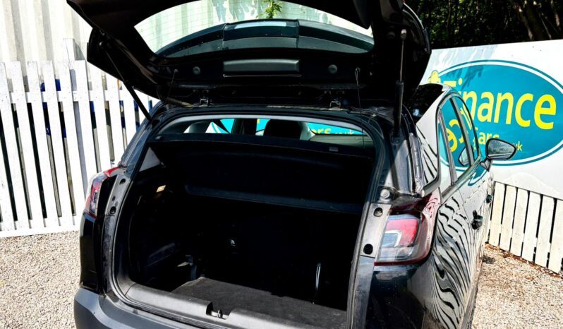 Vauxhall Crossland X 1.6 TD ecoTEC BlueInjection SE NAV (s/s), 2018, Manual, 5 Door Hatchback full