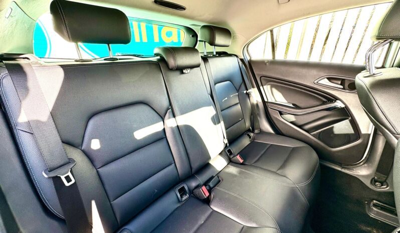 Mercedes-Benz A-Class 1.5 A180d SE (s/s), 2017, Manual, 5 Door Hatchback full