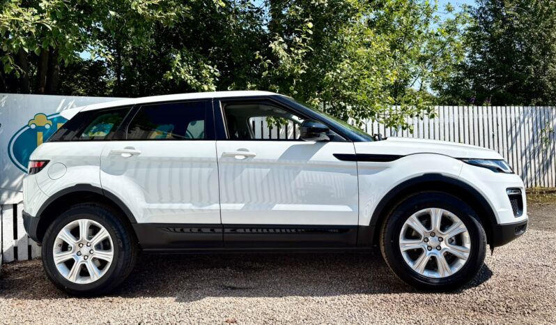 Land Rover Range Rover Evoque 2.0 eD4 SE Tech (s/s), 2017, Manual, 5 Door Estate full