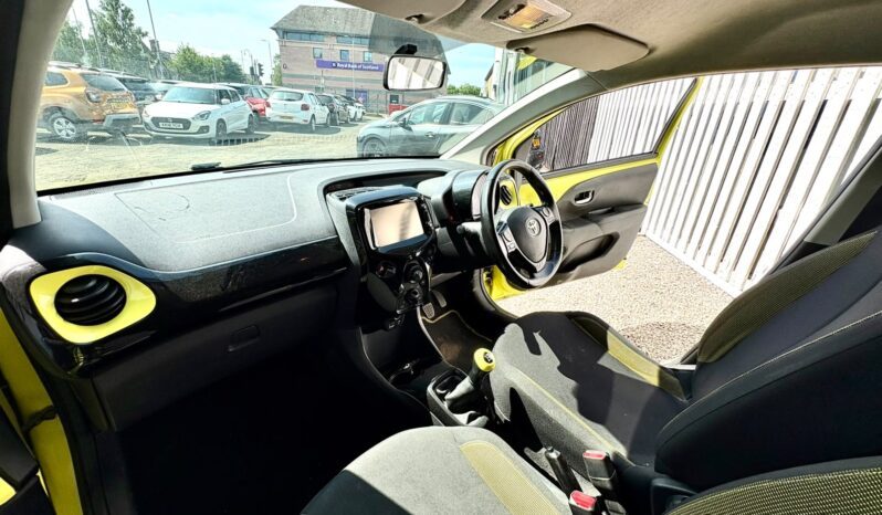 Toyota Aygo 1.0 VVT-i x-cite 3 (Bi-tone Yellow), 2017, Manual, 5 Door Hatchback full