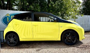 Toyota Aygo 1.0 VVT-i x-cite 3 (Bi-tone Yellow), 2017, Manual, 5 Door Hatchback full