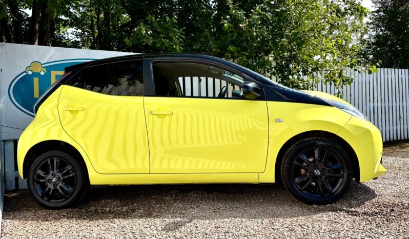 Toyota Aygo 1.0 VVT-i x-cite 3 (Bi-tone Yellow), 2017, Manual, 5 Door Hatchback full