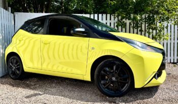 Toyota Aygo 1.0 VVT-i x-cite 3 (Bi-tone Yellow), 2017, Manual, 5 Door Hatchback full