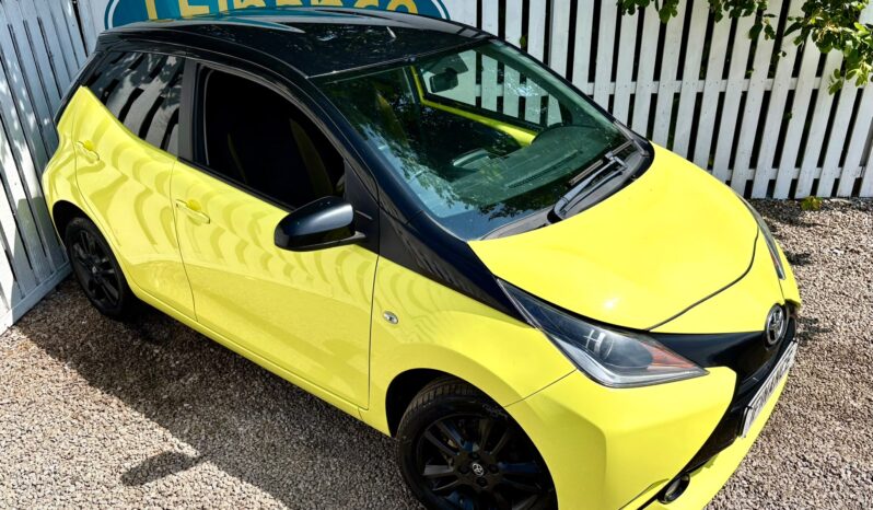 Toyota Aygo 1.0 VVT-i x-cite 3 (Bi-tone Yellow), 2017, Manual, 5 Door Hatchback full