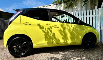 Toyota Aygo 1.0 VVT-i x-cite 3 (Bi-tone Yellow), 2017, Manual, 5 Door Hatchback full