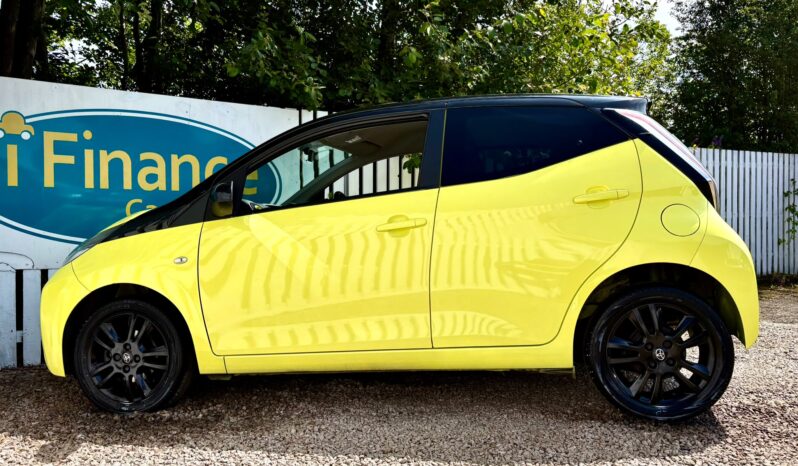 Toyota Aygo 1.0 VVT-i x-cite 3 (Bi-tone Yellow), 2017, Manual, 5 Door Hatchback full