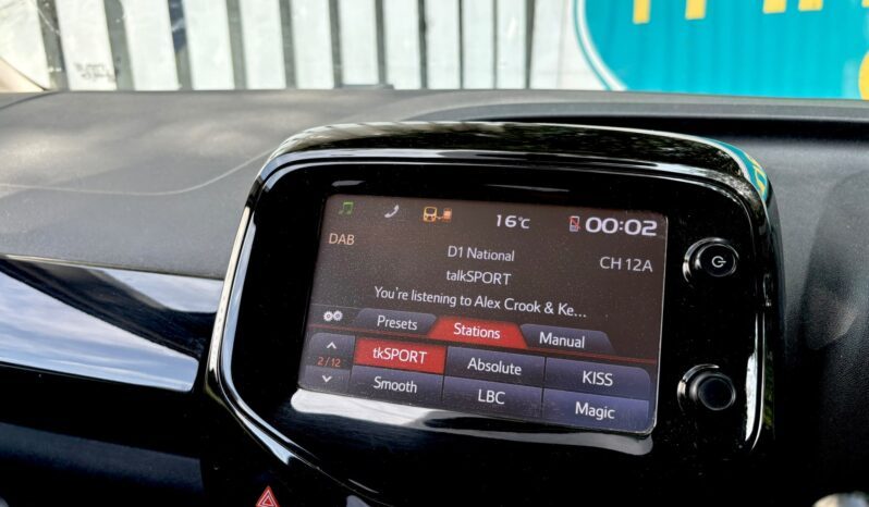 Toyota Aygo 1.0 VVT-i x-cite 3 (Bi-tone Yellow), 2017, Manual, 5 Door Hatchback full
