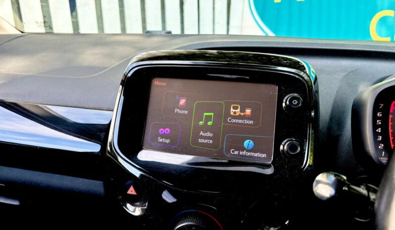 Toyota Aygo 1.0 VVT-i x-cite 3 (Bi-tone Yellow), 2017, Manual, 5 Door Hatchback full