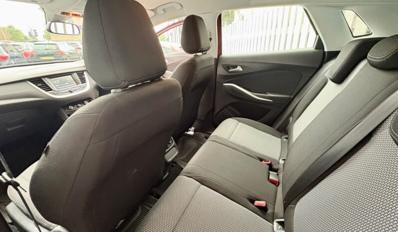 Vauxhall Grandland X 1.6 CDTi ecoTEC BlueInjection SE (s/s), 2018, Manual, 5 Door Hatchback full