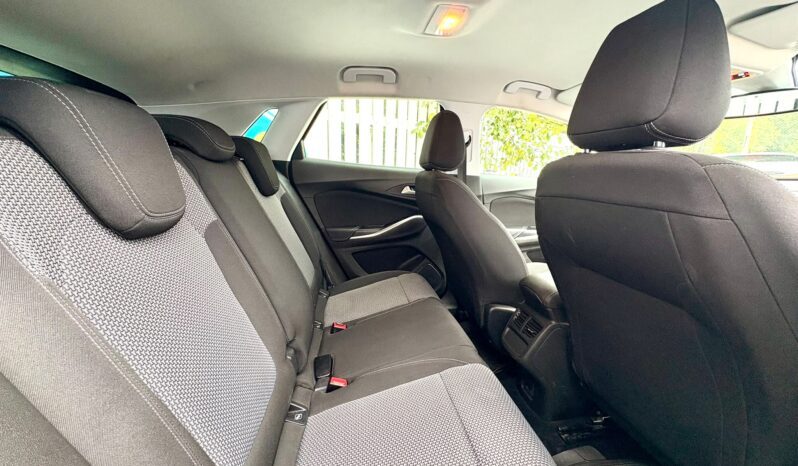 Vauxhall Grandland X 1.6 CDTi ecoTEC BlueInjection SE (s/s), 2018, Manual, 5 Door Hatchback full