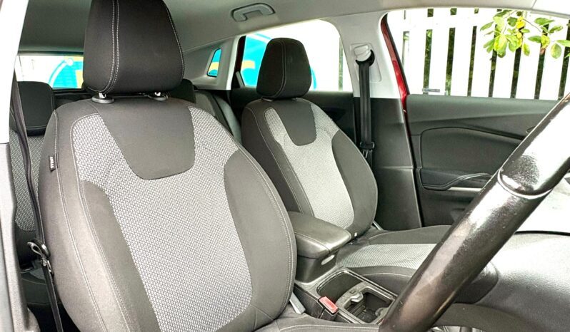 Vauxhall Grandland X 1.6 CDTi ecoTEC BlueInjection SE (s/s), 2018, Manual, 5 Door Hatchback full